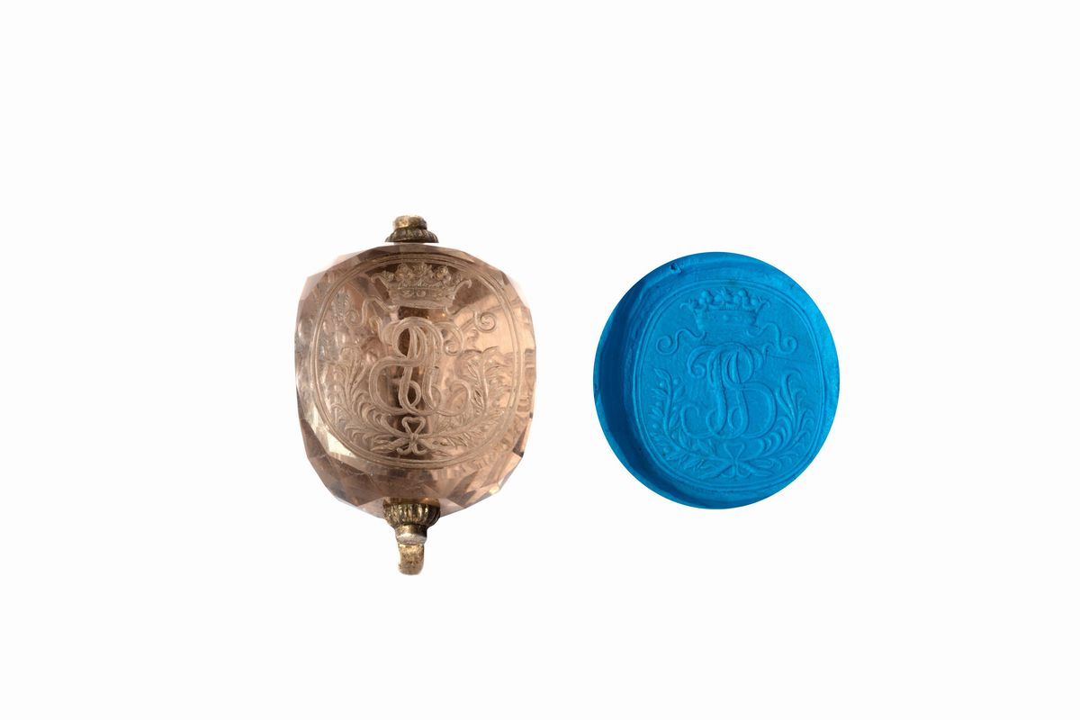 Sigillo multiplo a pendente, argento e topazio fumé, secoli XVIII - XIX