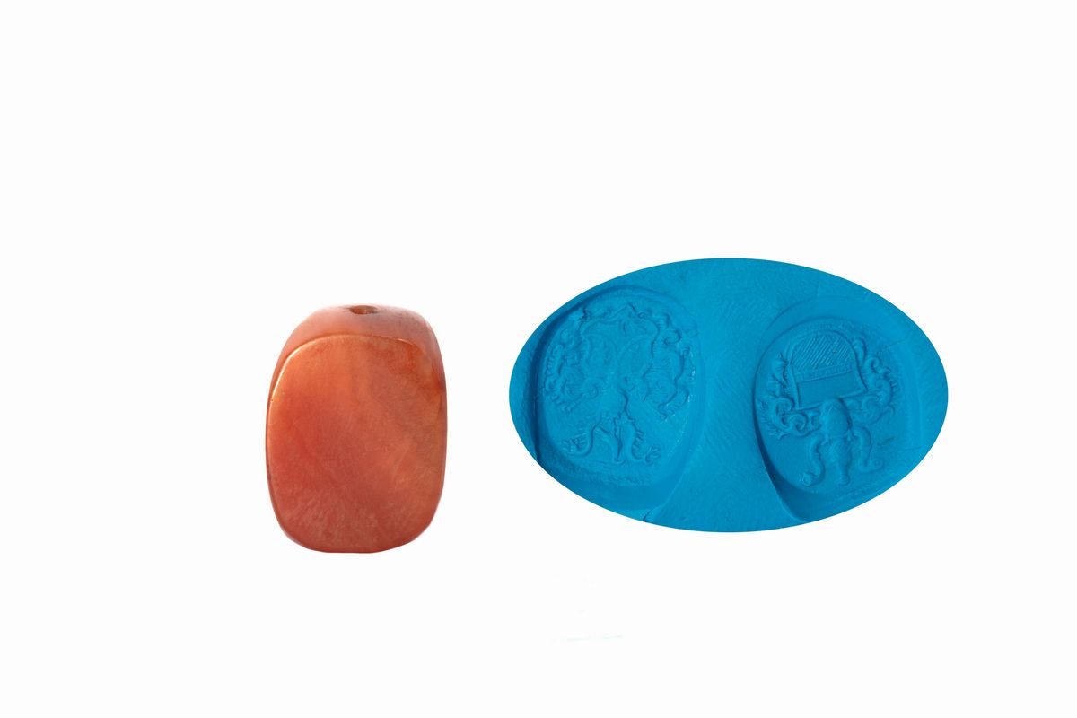 Tre sigilli a pendente con stemmi nobiliari, bronzo, ferro e corniola, secoli XVIII - XIX