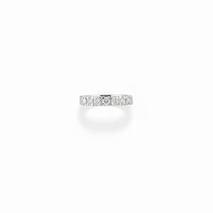  - Anello con diamanti
