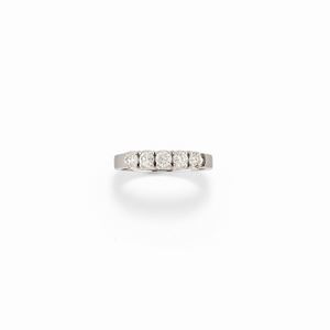  - A 18K white gold and diamond ring