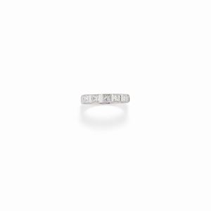  - Anello con diamanti