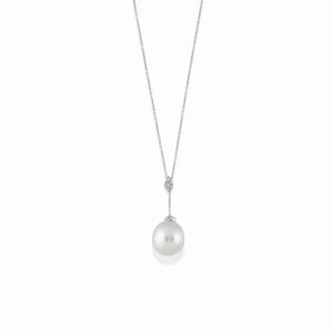  - A 18K white gold, cultured pearl and diamond necklace