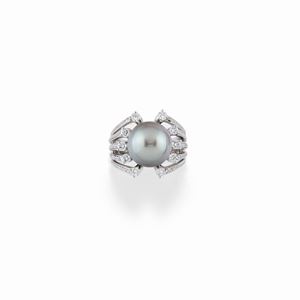 A 18K white gold, pearl and diamond ring