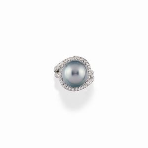 Anello con diamanti e perla
