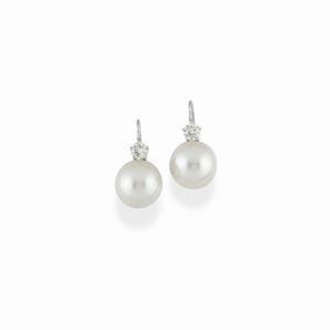  - A 18K white gold, cultured pearl and diamondsearrings