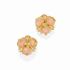  - Orecchini in oro giallo 18K con corallo