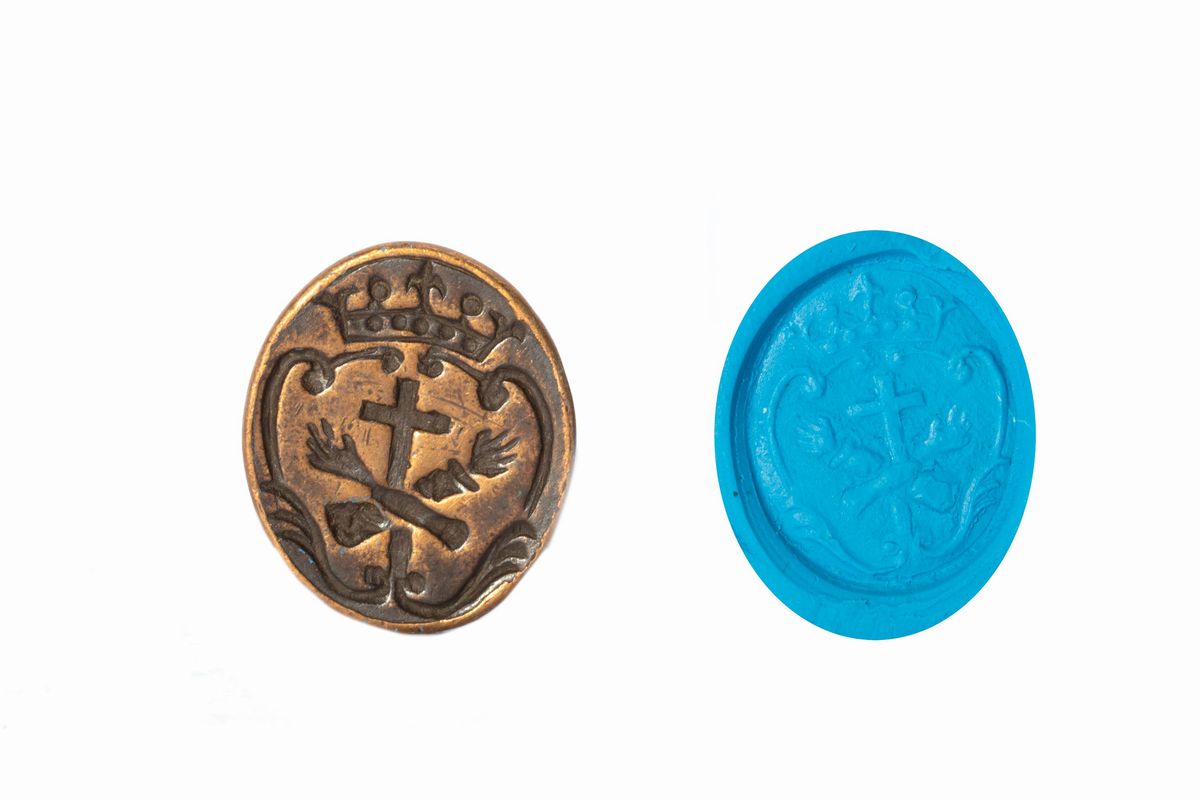 Lotto Composto da Cinque Sigilli di Cui Tre a Pendente, in Bronzo, con Stemmi Nobiliari, Secolo X...