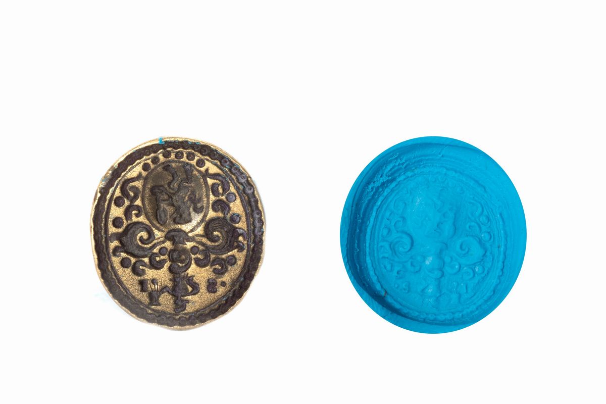 Lotto Composto da Cinque Sigilli di Cui Tre a Pendente, in Bronzo, con Stemmi Nobiliari, Secolo X...