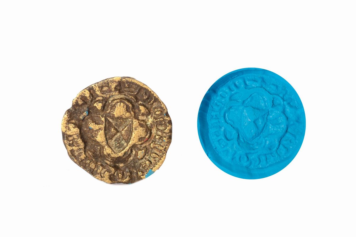 Lotto Composto da Cinque Sigilli di Cui Tre a Pendente, in Bronzo, con Stemmi Nobiliari, Secolo X...