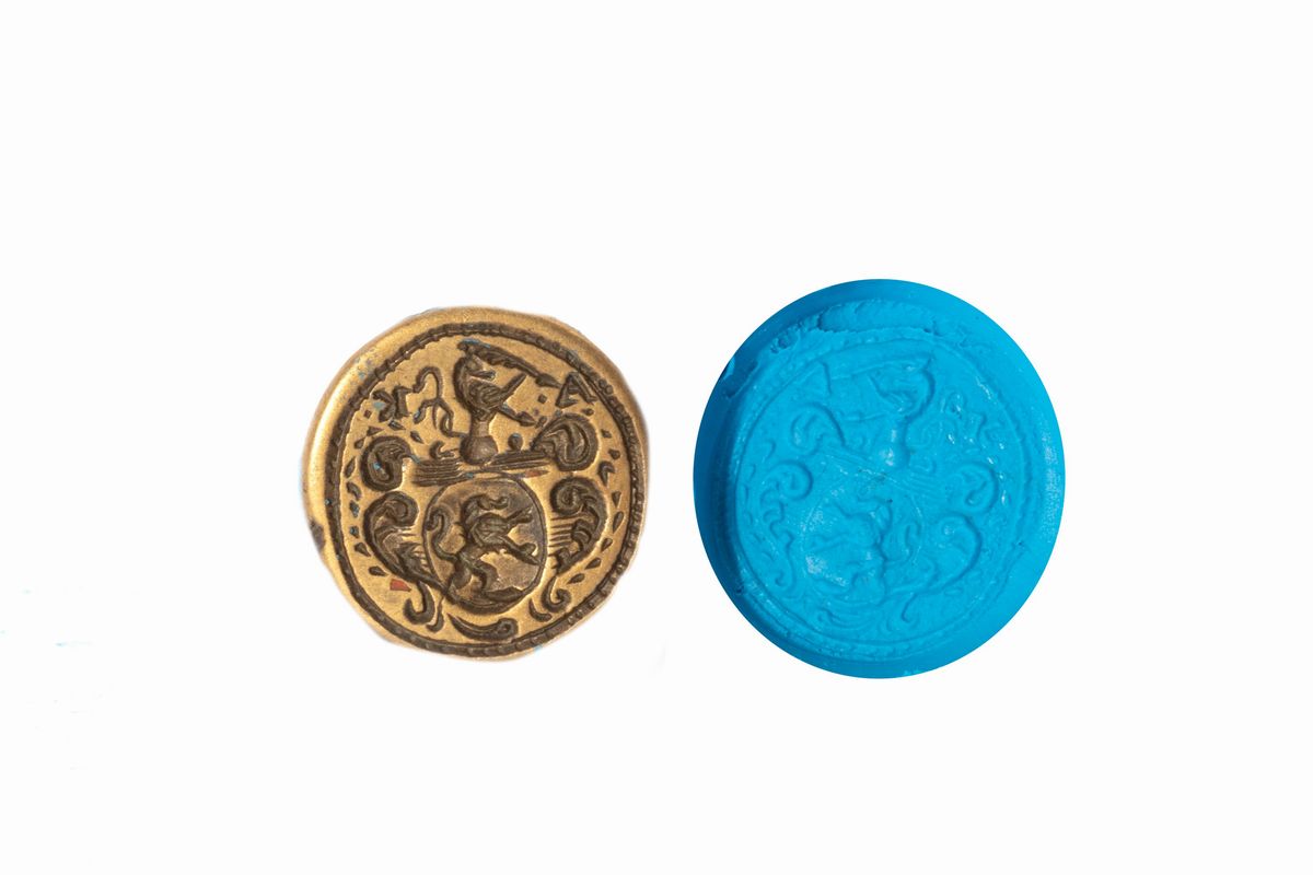 Lotto Composto da Cinque Sigilli di Cui Tre a Pendente, in Bronzo, con Stemmi Nobiliari, Secolo X...
