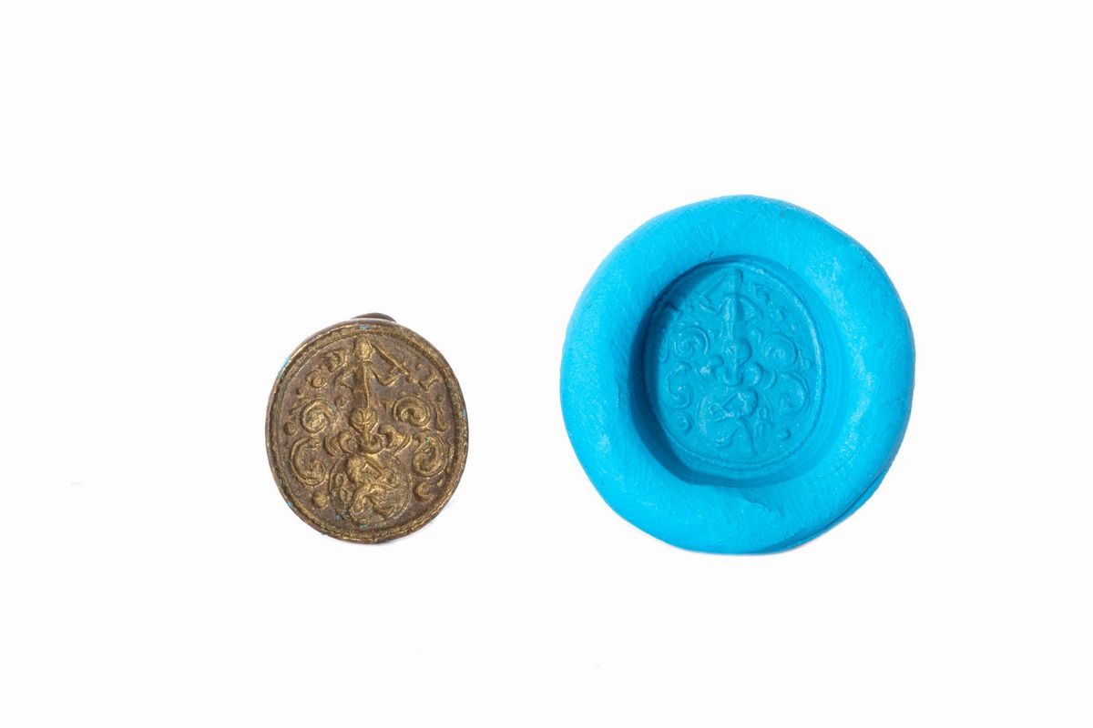 Lotto Composto da Quattro Sigilli a Pendente, di Cui uno in Ferro e gli Altri in Bronzo, con Stem...
