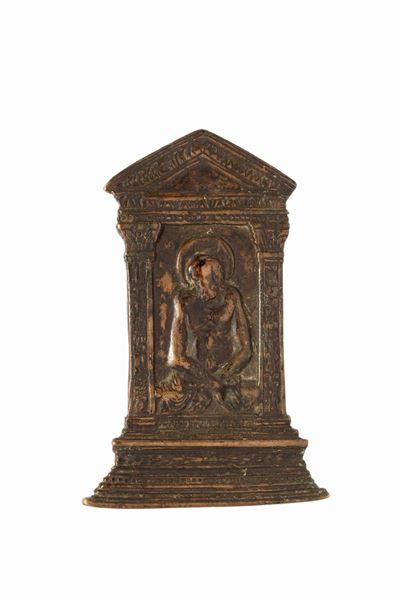 Ecce Homo, scultura in bronzo entro edicola a tempietto