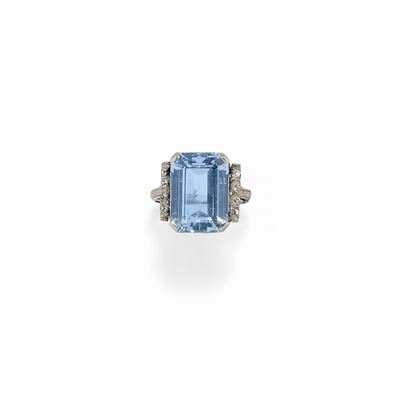 Anello con Pietra Azzurra e Zirconi