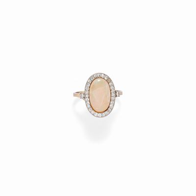 Anello con Opale e Diamanti