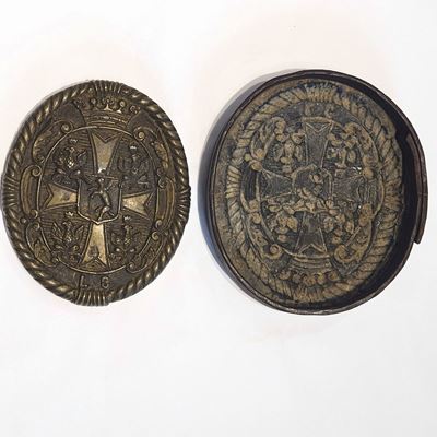 Placca ovale in bronzo con stemma nobiliare, fine XVIII - inizio XIX secolo