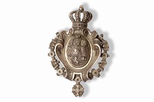 Silver coat of arms, surmounted by a crown, 19th century
