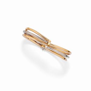 - A 14K two-color gold necklace