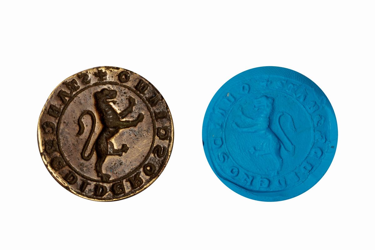 Lotto Composto da Quattro Sigilli in Bronzo, Due Circolari e Due a Scudo, con Stemmi Nobiliari, S...