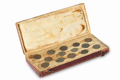 Lotto Composto da Quattordici Antiche Monete in Bronzo, Entro Astuccio in Marocchino Rosso