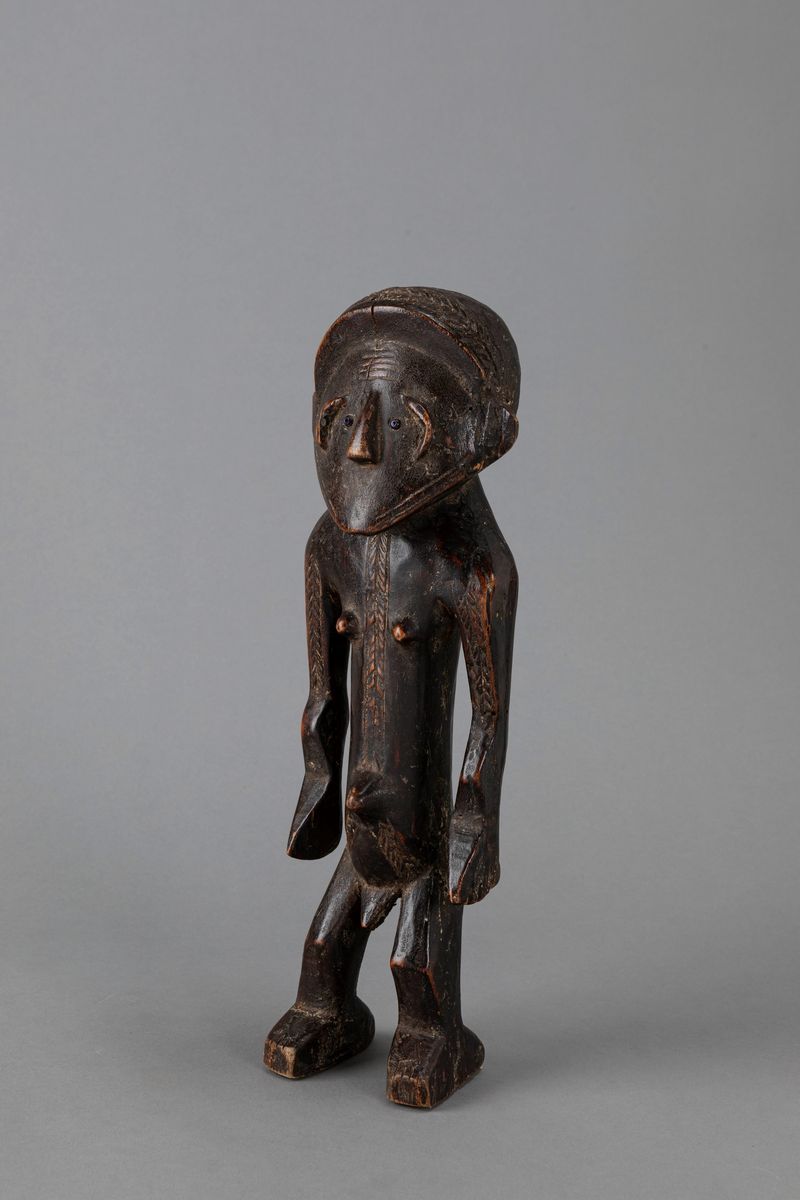 Ngbandi, Scultura maschile in legno, h 40 cm, Congo Kinshasa