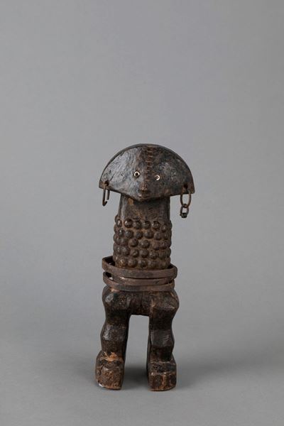 Zande, Scultura antropomorfa in legno con elementi decorativi