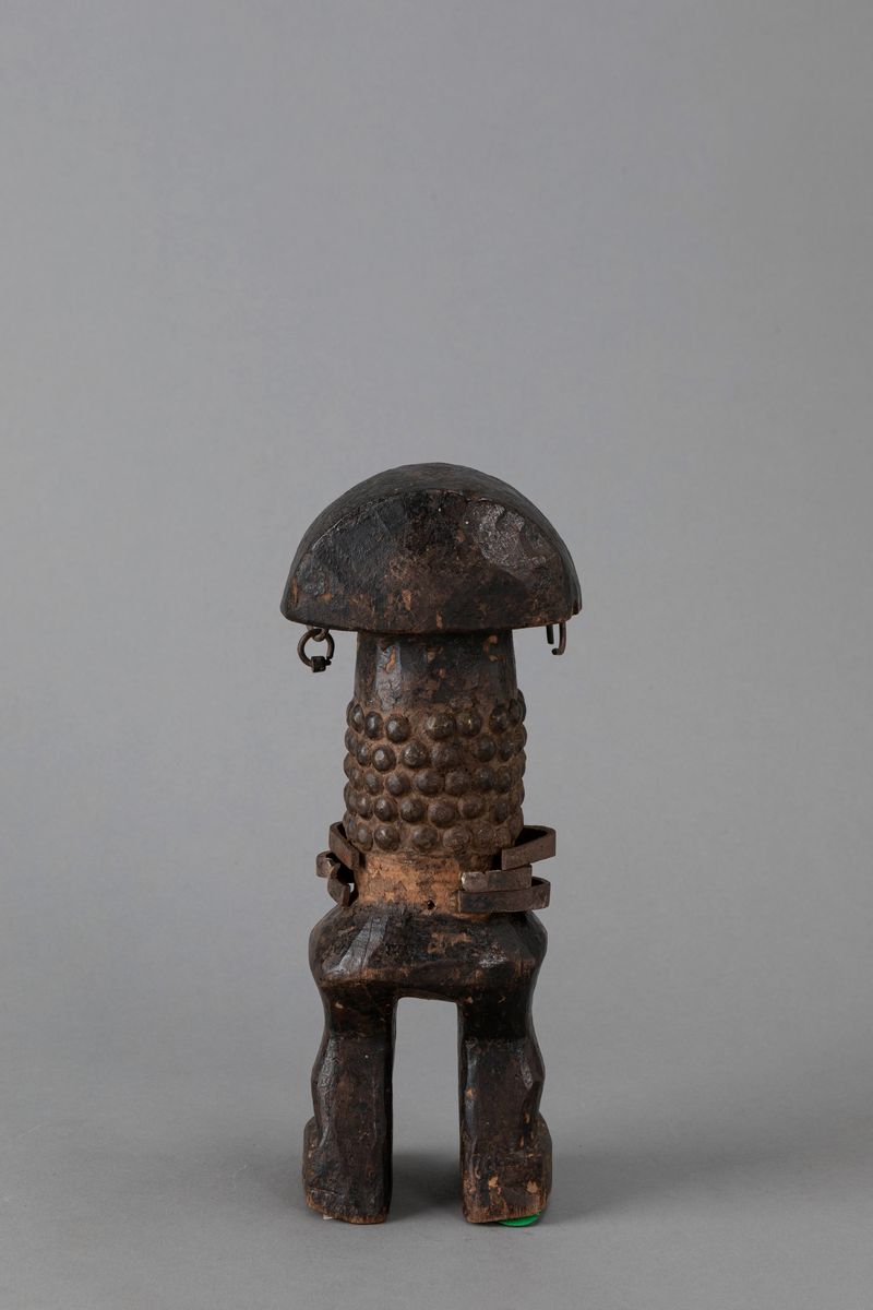 Zande, Scultura antropomorfa in legno con elementi decorativi