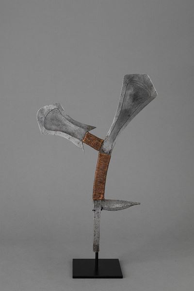 Ngombe, Coltello da lancio, Ferro forgiato con rivestimento in rame