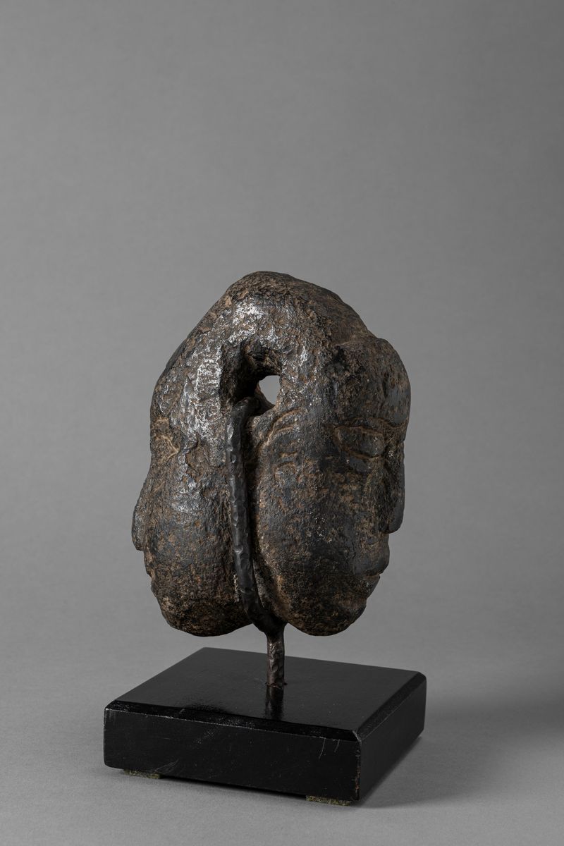 KONO, Figura Janus in steatite della regione meridionale della Guinea