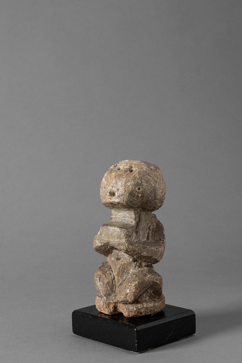 Nomoli, Figura in steatite, h 14 cm, Sierra Leone