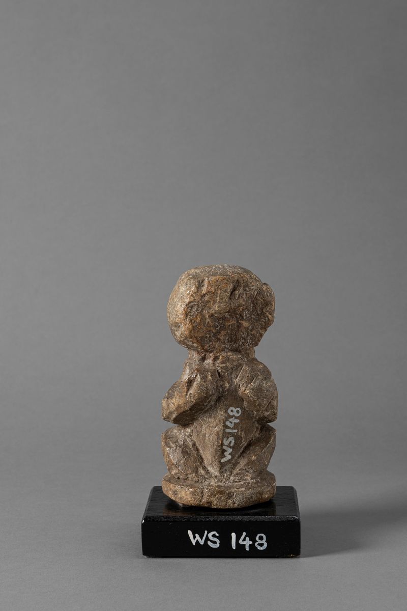 Nomoli, Figura in steatite, h 14 cm, Sierra Leone