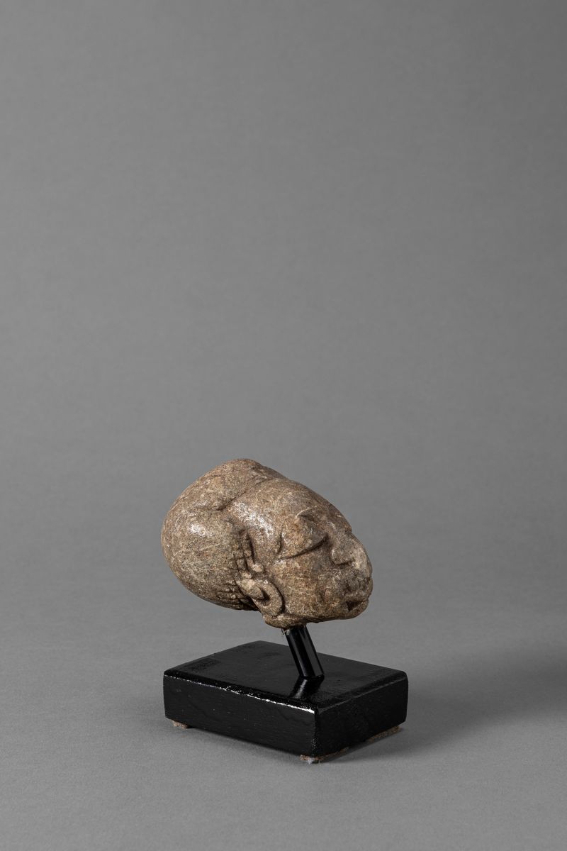 KISSI, Figura in steatite - Testa maschile Mahen Yafe