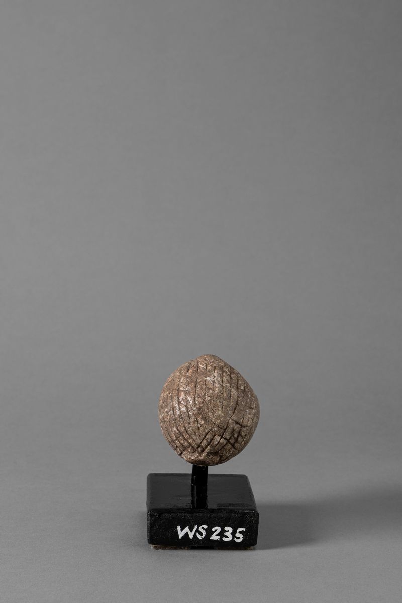 KISSI, Figura in steatite - Testa maschile Mahen Yafe