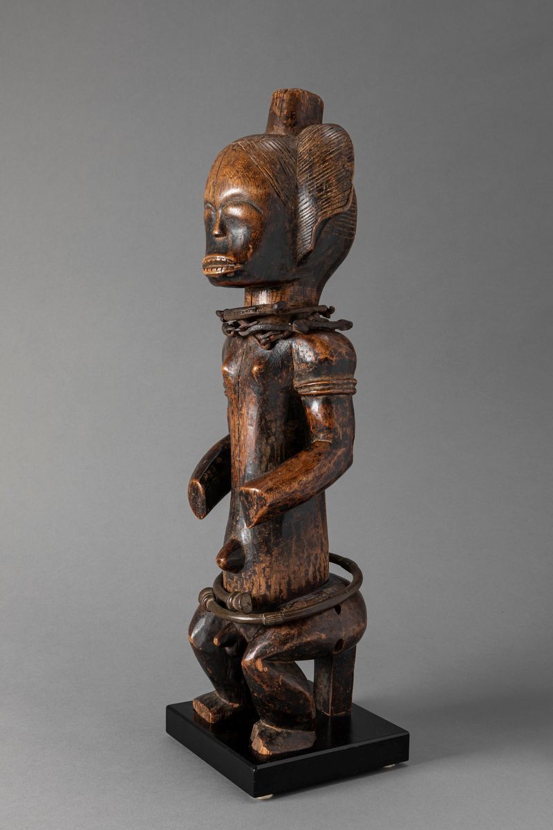 Fang, Figura maschile di reliquario Byeri, legno, h 52 cm