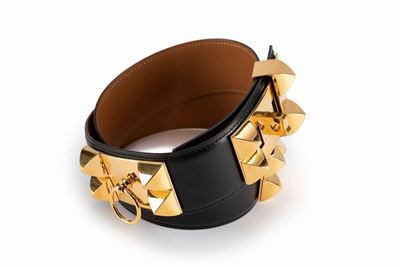 Collier de Chien, cintura in pelle nera con dettagli in metallo dorato