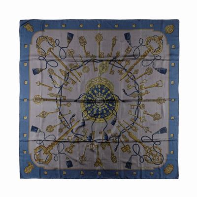 Caty Latham, Grand foulard Les Clefs, seta grigia con bordo blu carta da zucchero, 1980