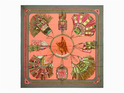 Francoise De La Perriere, Foulard Cuirs Du Désert, seta color pesca con bordo verde oliva, 1988