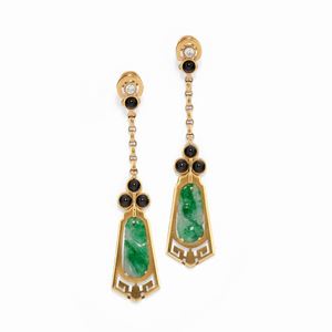 A 18K yellow gold, jade, onyx and diamond earrings