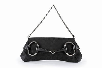 Borsa-pochette in tessuto GG nero con tracolla a catena staccabile