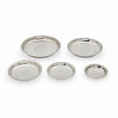Autore non identificato, Cinque piattini in argento, diametri da cm 23,00 a cm 12,00