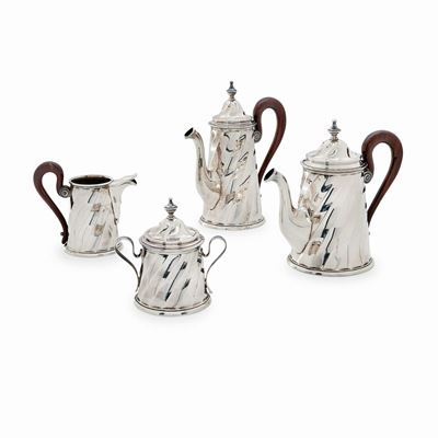 Servizio da tè e caffè in argento 925, XX secolo, composto da caffettiera, teiera, lattiera e zuc...