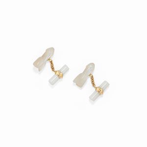 A 18K yellow gold, mother-of-pearl and white agate cufflinks
