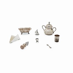 Lot of eight silver objects