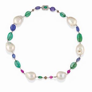 Collana con perle, tanzaniti, rubini, smeraldi e diamanti