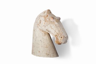 Testa di cavallo in terracotta, Cina, cm 14,5 x 15
