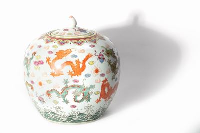 Vaso in porcellana con coperchio, Cina, secolo XX