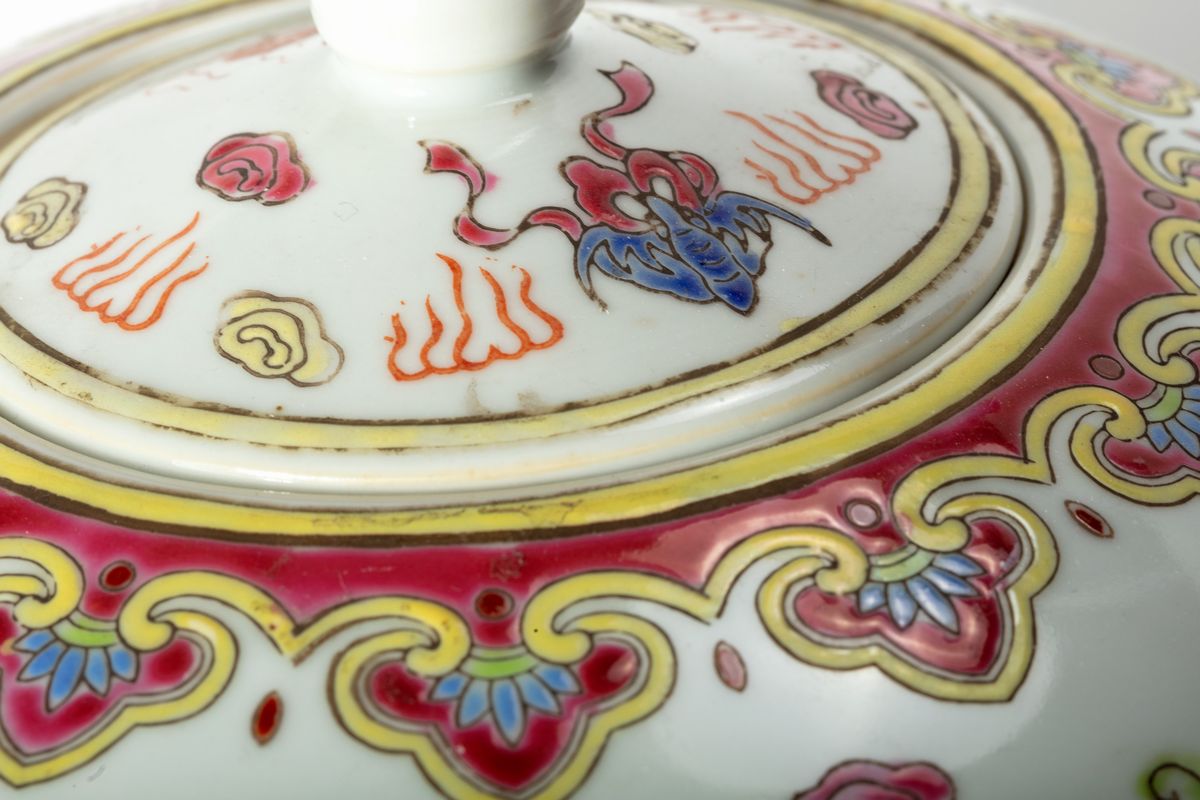 Vaso in porcellana con coperchio, Cina, secolo XX