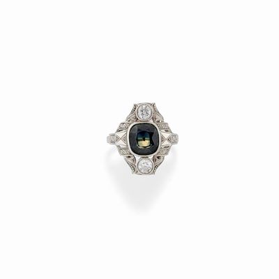 Anello con Pietra Verde Sintetica e Diamanti