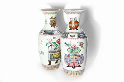 Cina, Due vasi in ceramica policroma, secolo XX