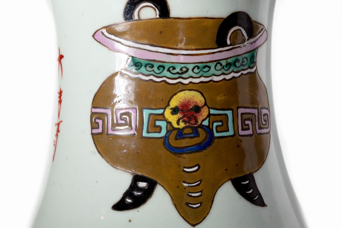 Cina, Due vasi in ceramica policroma, secolo XX