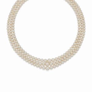  - A silver and cultured pearl necklace